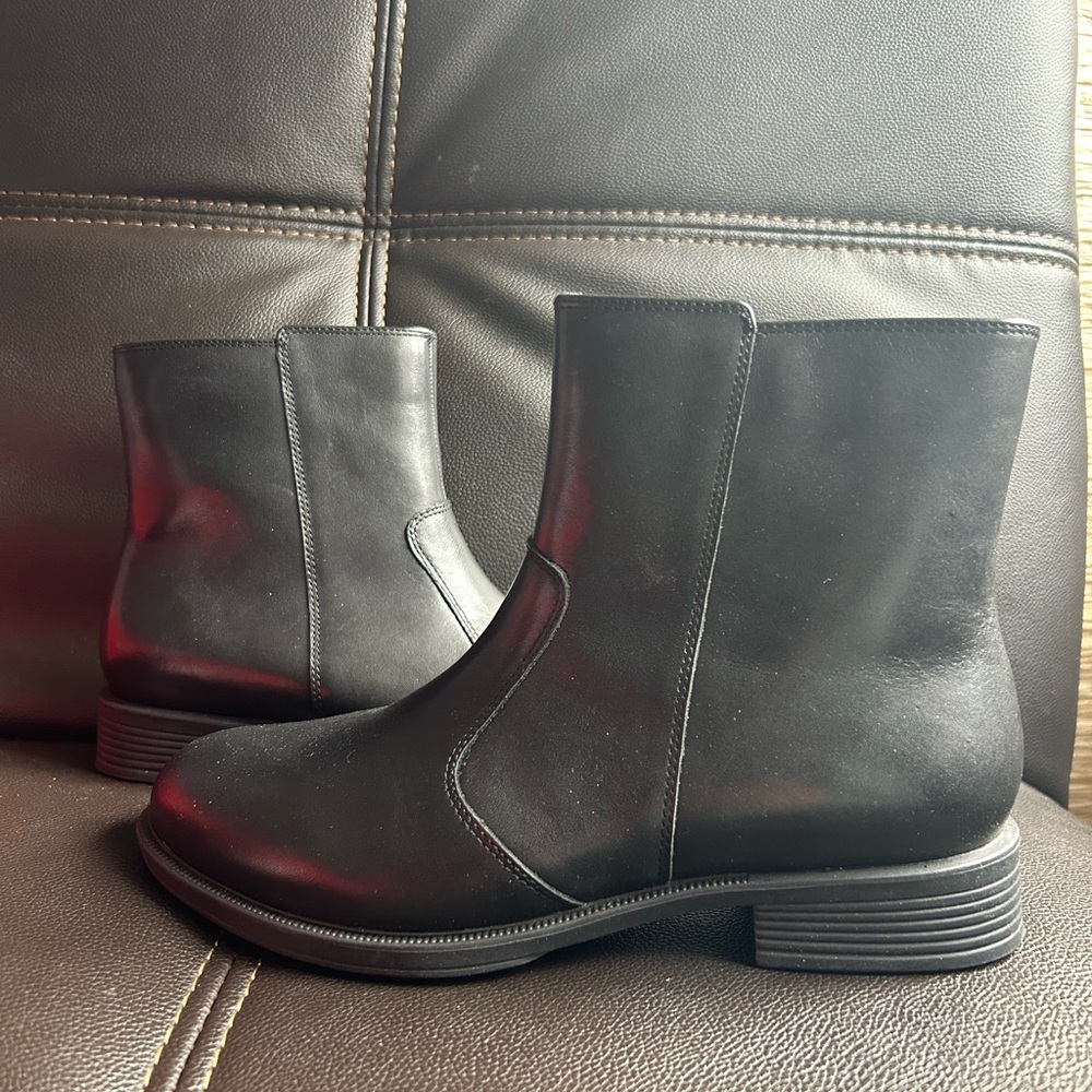 Abeo Black Ankle Booties 6.5